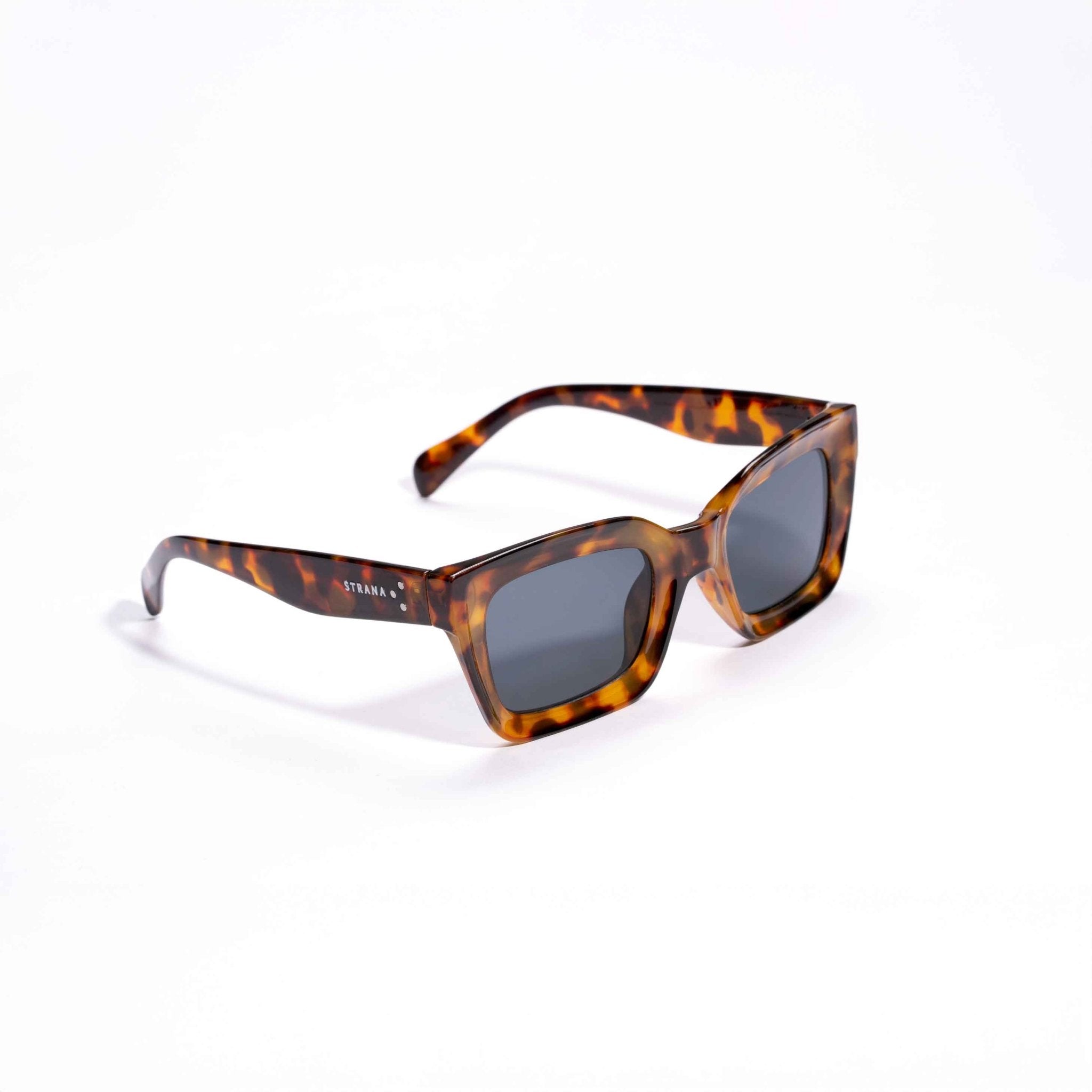 LOS ANGELES - Strana Eyewear
